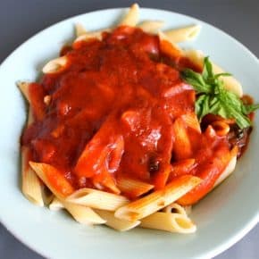 vegan tomato basil pasta sauce