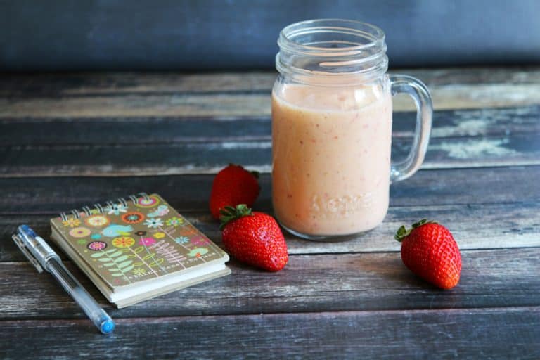 Vegan strawberry peach smoothie in a mason jar.