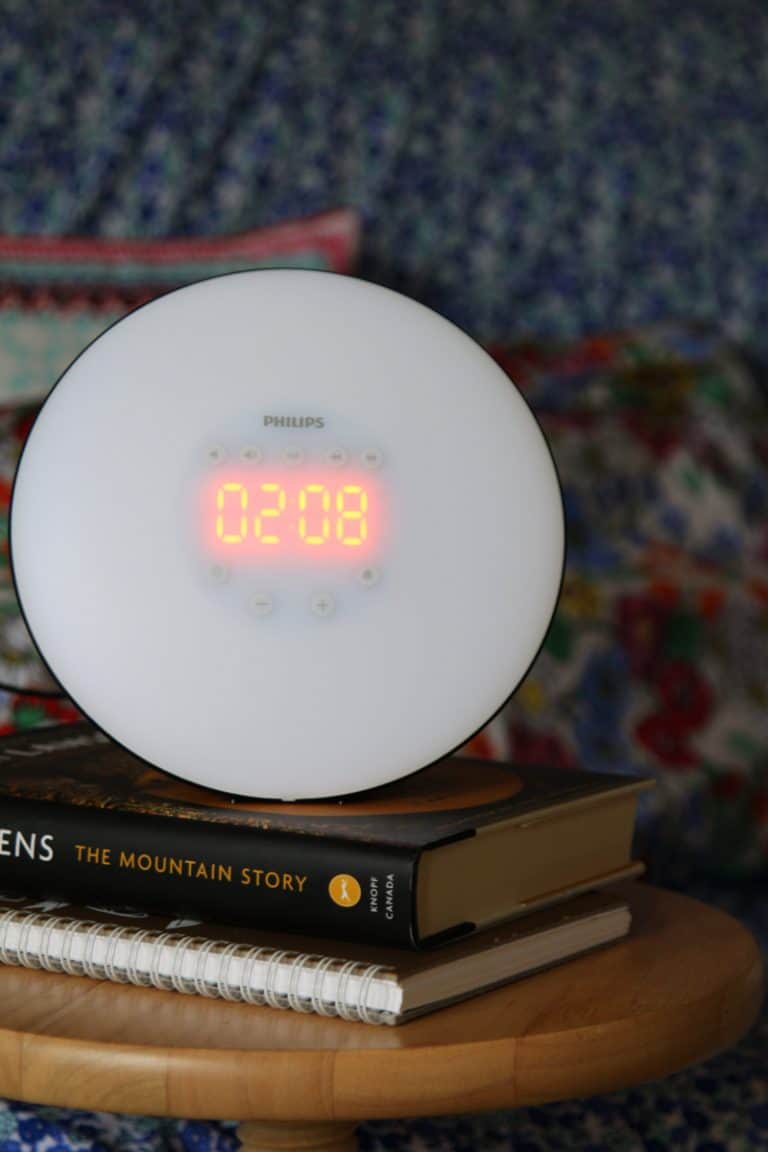 Light therapy alarm clock